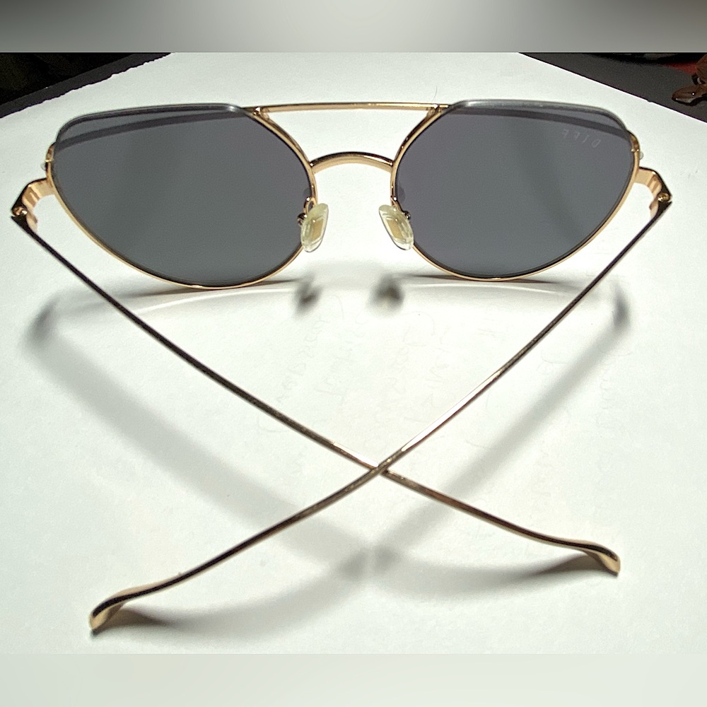 Metal quartz purple sunglasses